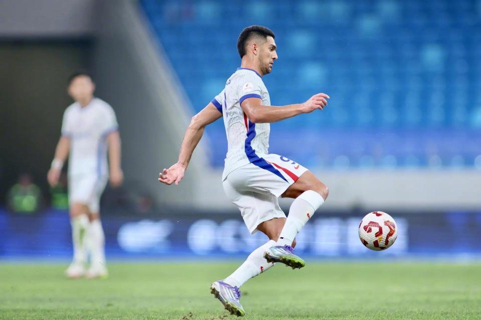 开云-申花再遭重击！路易斯伤缺6周，双线7场恶战，媒体人：或不续约