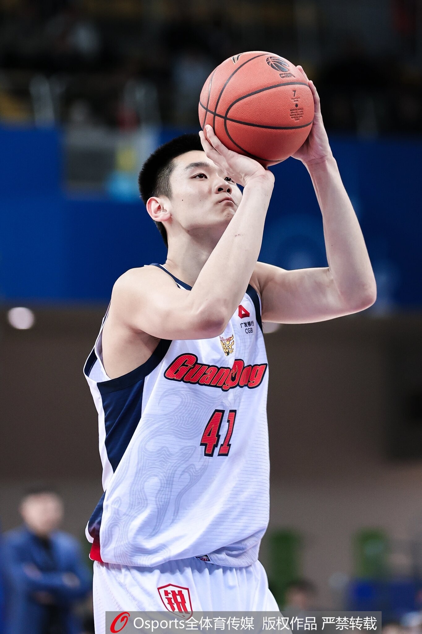 kaiyun-媒体人：王洪泽用稚嫩肩膀扛起广东脆弱内线 他值得更多时间&amp;机会